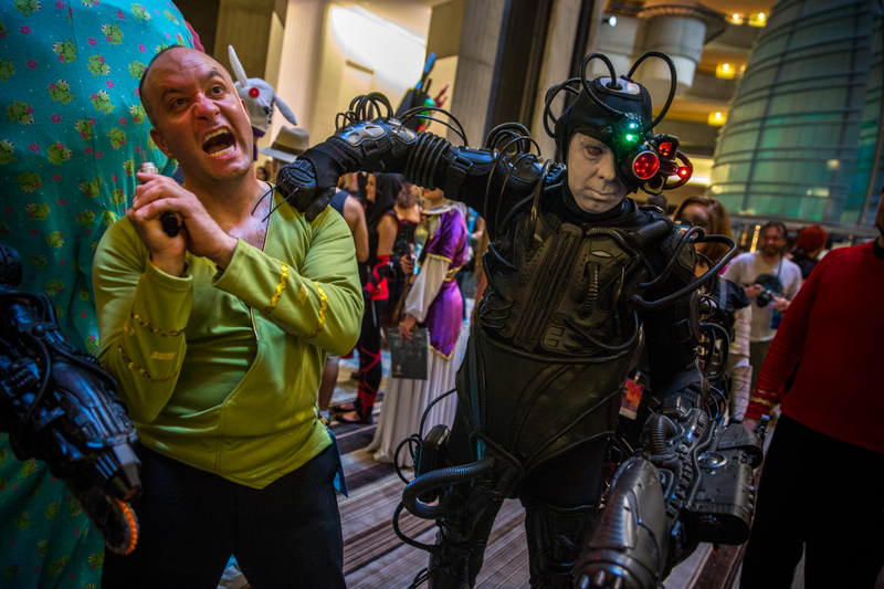 Illustration for article titled Dragon Con Day 4: No Sleep, Sore Feet, and Still Going With Great Costumes